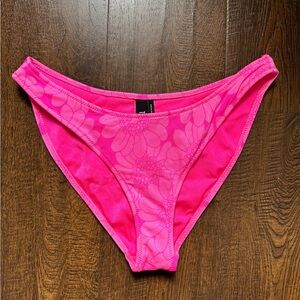 TRIANGL mica-pitaya floral normal shape bottom Neon Pink Floral size medium